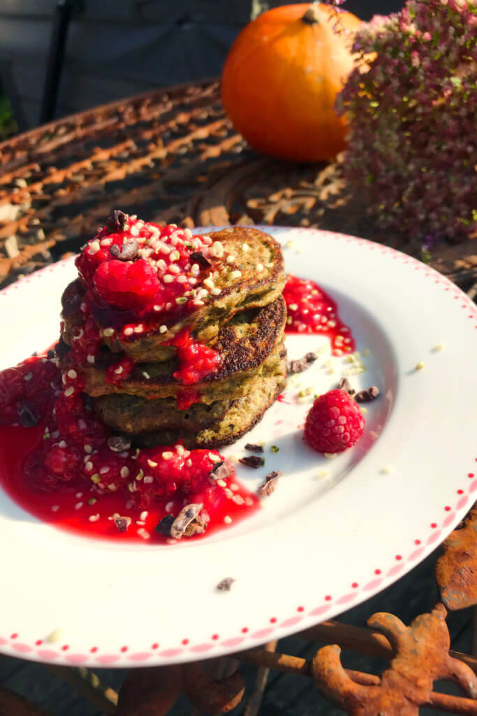 Protein Pancakes Banane mit Kürbiskernen.